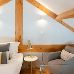 Apartman Framed Corner By Portugal Active Porto