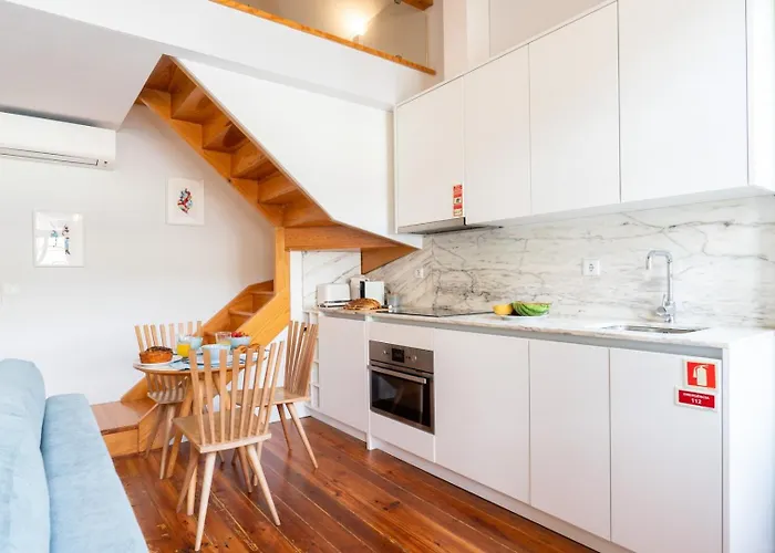 Framed Corner By Portugal Active פורטו