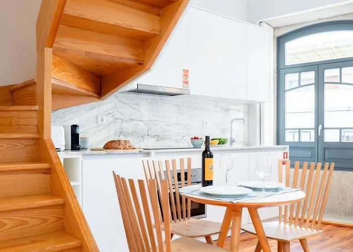 Framed Corner By Portugal Active * פורטו