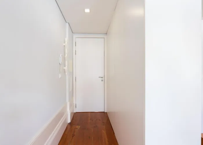 Framed Corner By Portugal Active ポルト